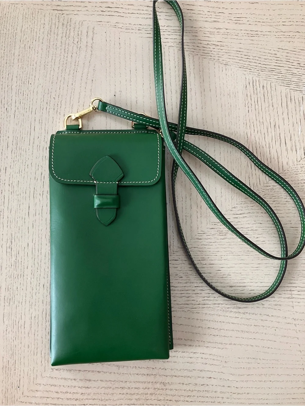 Sid Mashburn Green Leather Crossbody Phone Bag | Modern - Quiet Luxury